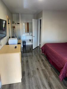 En eller flere senge i et værelse på North Bay Inn Santa Rosa