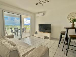 TV/trung tâm giải trí tại Appartement T2 Chic - vue mer et montagne