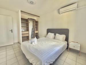 Giường trong phòng chung tại Appartement T2 Chic - vue mer et montagne
