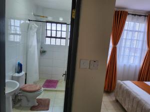 Et badeværelse på Zenaworld Stay Rongai