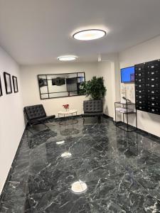 a lobby with two chairs and a table in a room at Modern Oslo Studio Near Aker Brygge in Oslo