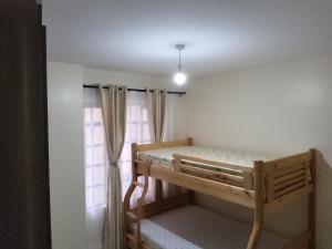 En eller flere senge i et værelse på Zenaworld Stay Rongai