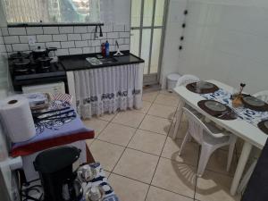 Kuchyň nebo kuchyňský kout v ubytování Vista para o Mar em Angra - 5 min do Centro + 13 fotografií