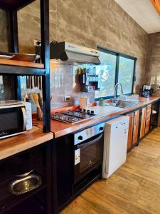 Kuchyň nebo kuchyňský kout v ubytování Casa para 12 personas frente a playa Cardonal