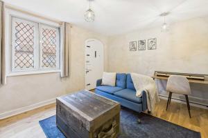 Posezení v ubytování Beautiful Grade II Listed Almshouse