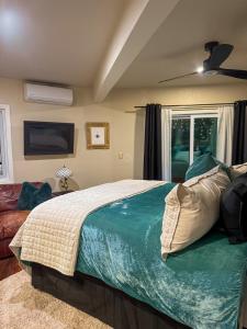 Postel nebo postele na pokoji v ubytování Exuma beachfront infinity pool & high end finishes