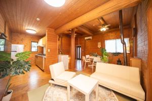 Et opholdsområde på Awaji Seaside Log House