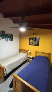 En eller flere senge i et værelse på Ariel Reynoso - Departamento Planta Baja