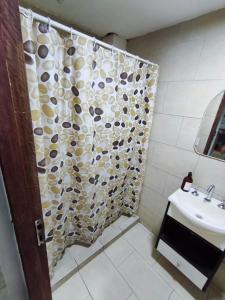 Et badeværelse på Depto 2 amb Comodo y tranquilo + 5 billeder