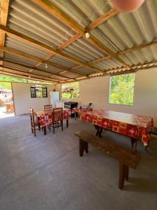 Restaurace v ubytování De la rosa y el canto de los pájaros