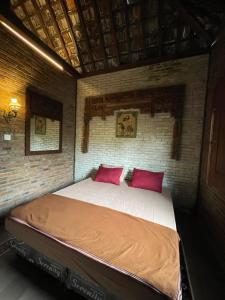 Postel nebo postele na pokoji v ubytování Merapi Farmstay