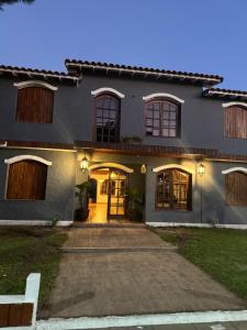 Bygningen som lejligheden ligger i + 2 billeder