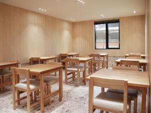 En restaurant eller et andet spisested på 구미 더혜밀호텔