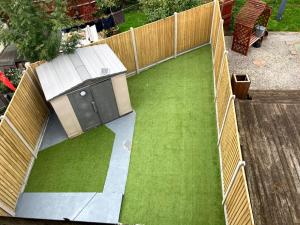 an overhead view of a backyard with a dog house at Marahomes in Bushey