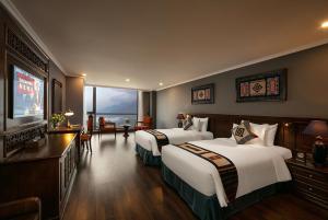 Giường trong phòng chung tại La Lua Resort Ninh Binh