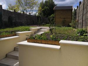 Zahrada ubytování Maison rénovée avec cuisine équipée à La Roche-Posay - FR-1-541-148