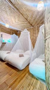 Giường trong phòng chung tại KRABI BAMBOO KINGDOM at AOLUEK PARADISE