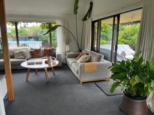 Swimmingpoolen hos eller tæt på The Lighthouse - Stunning Sun Filled Home