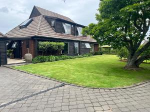 En have udenfor The Lighthouse - Stunning Sun Filled Home