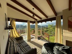 Pogled na planinu ili pogled na planinu iz kolibe