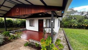 En have udenfor Casa Vegas Panoramic Views near Monteverde