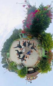 een groep mensen die in een cirkel liggen bij Hotel Rhino Land-Sauraha Family Home in Sauraha