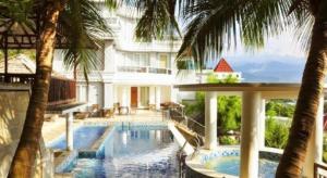 Swimmingpoolen hos eller tæt på Hotel Minahasa