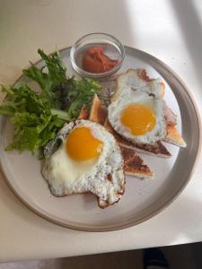 Jídlo v motelu nebo okolí