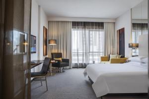 Postel nebo postele na pokoji v ubytování Centro Shaheen Jeddah by Rotana