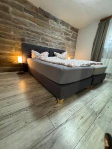 Postel nebo postele na pokoji v ubytování 2 bedroom Apartment in wine region