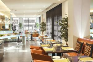 Restaurant o un lloc per menjar a Centro Shaheen Jeddah by Rotana