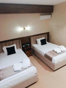 Postel nebo postele na pokoji v ubytování Violet Hotel