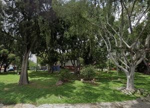 a park with trees and green grass at Great location Groundfloor near Calzada in León