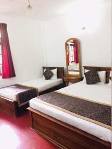 Postel nebo postele na pokoji v ubytování Lady Maccllum's Stone Bungalow Nuwareliya Sri Lanka