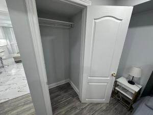 Fotografie z fotogalerie ubytování Spacious 2 Bedroom, 1 Bathroom Luxury Apartment v destinaci Brampton + 60 fotografií