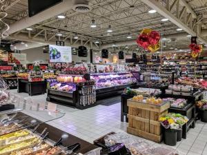 Supermarket nebo jiné obchody v  apartmánu nebo okolí