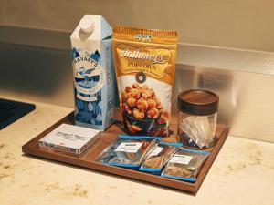 a tray with a box of food and a bag of peanuts at illi Noa Hamamatsucho in Tokyo