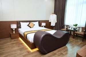 En eller flere senge i et værelse på Hotel Lâm Anh 35 + 45 billeder