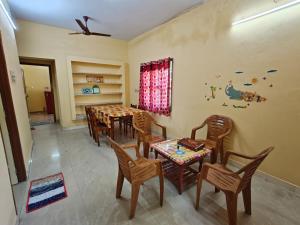 a dining room with a table and chairs at Nilan Aarudhra Homestay in Chidambaram