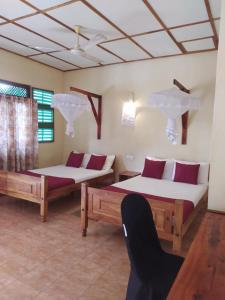 En eller flere senge i et værelse på MR Tourist Hotel + 26 billeder