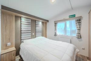 Postel nebo postele na pokoji v ubytování vakantiehuisje tis ier goed + 30 fotografií