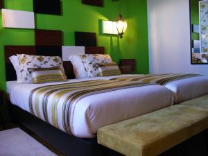 A bed or beds in a room at Casa do Lagar de Tazem