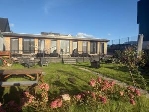 En have udenfor R&M Boutique