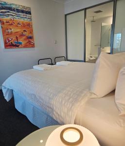 En eller flere senge i et værelse på HAVEN by the Sea + 17 billeder