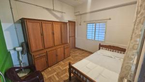 Giường trong phòng chung tại Amee's Luxury above the City