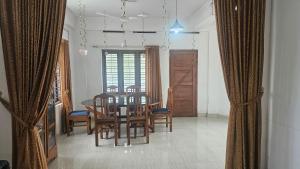 Khu vực ghế ngồi tại Amee's Luxury above the City