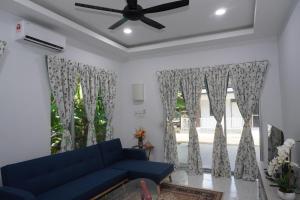 Et opholdsområde på Sally House 2 + 1 billede