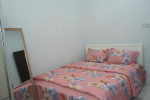 En eller flere senge i et værelse på Sally House 2