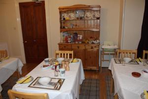 Reštaurácia alebo iné gastronomické zariadenie v ubytovaní Dunmhor Guest House