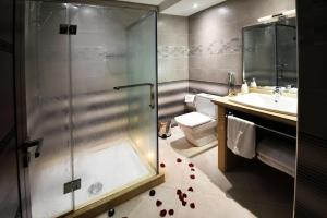 a bathroom with a shower and a toilet and a sink at Bellington Appart Hôtel in Saïdia +15 photos